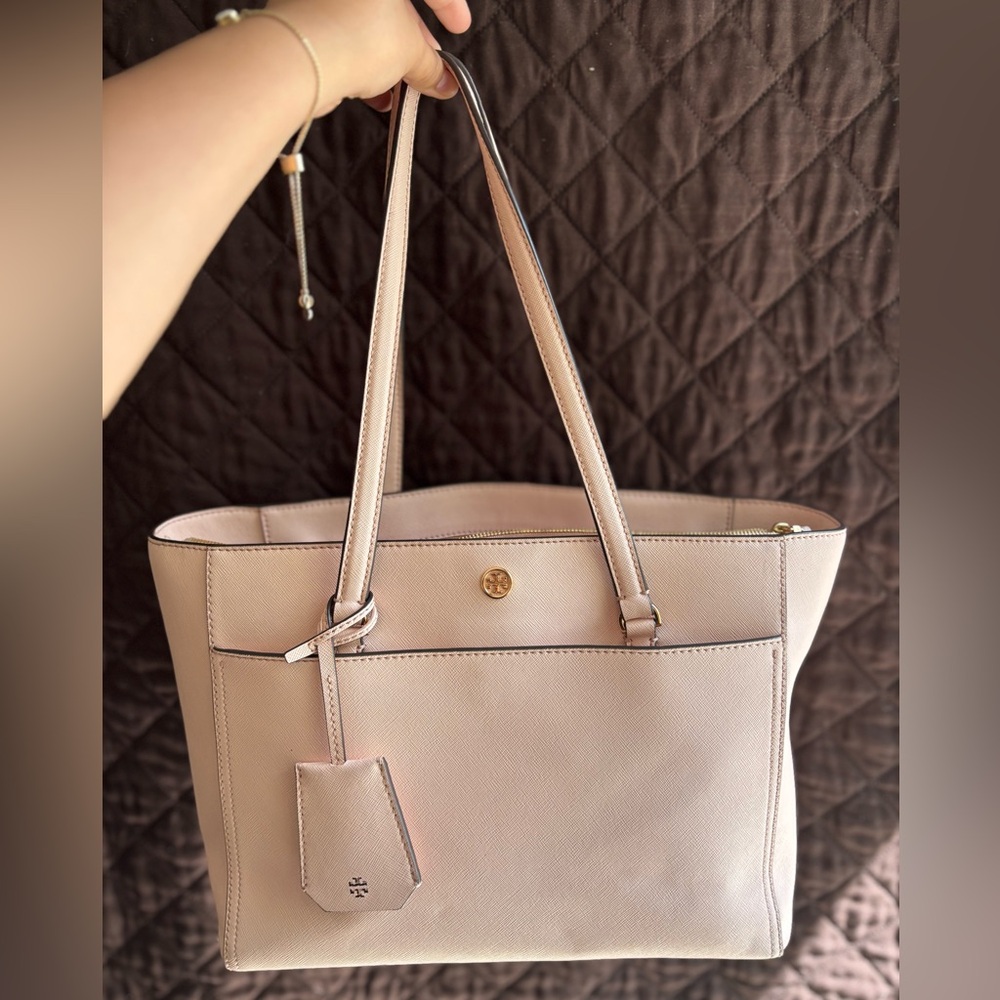 Tory Burch Pink Shoulder Bag with Sophisticated Design